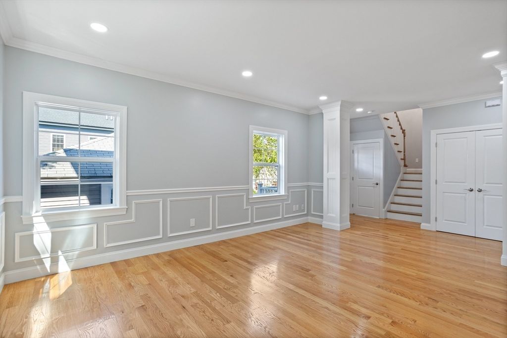 Empty room, Interior, Recessed Lighting, Wood Texture Flooring