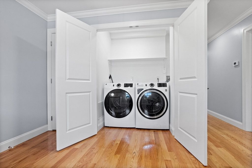 Interior, Utility Closets, Washer, Wood Texture Flooring