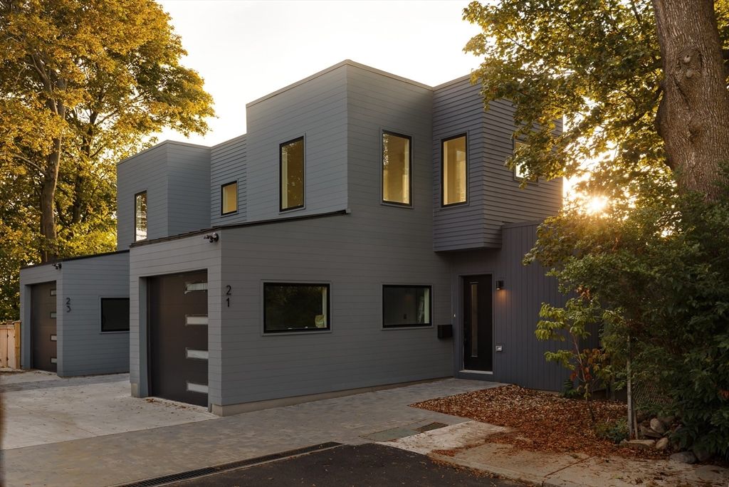 Attached, Exterior, Facade, Modern