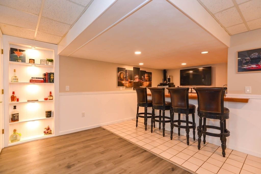 Interior, Recessed Lighting, Wood Texture Flooring