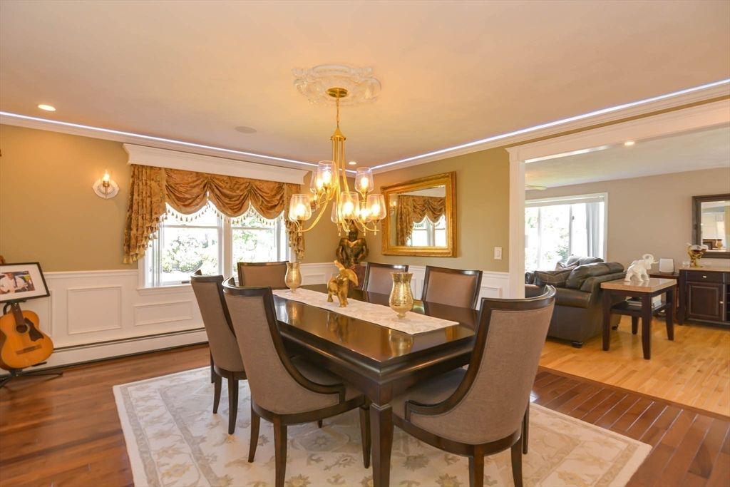 Chandelier, Dining room, Interior, Living room, Recessed Lighting, Wood Texture Flooring