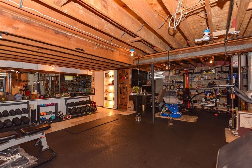 Fitness Equipment, Interior, Wooden Beams