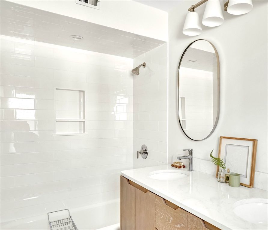 Bathroom, Dual Sink Vanities, Interior