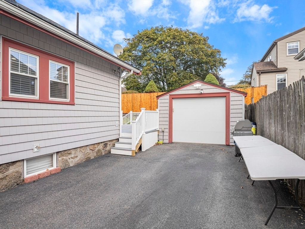 Detached Garage, Exterior