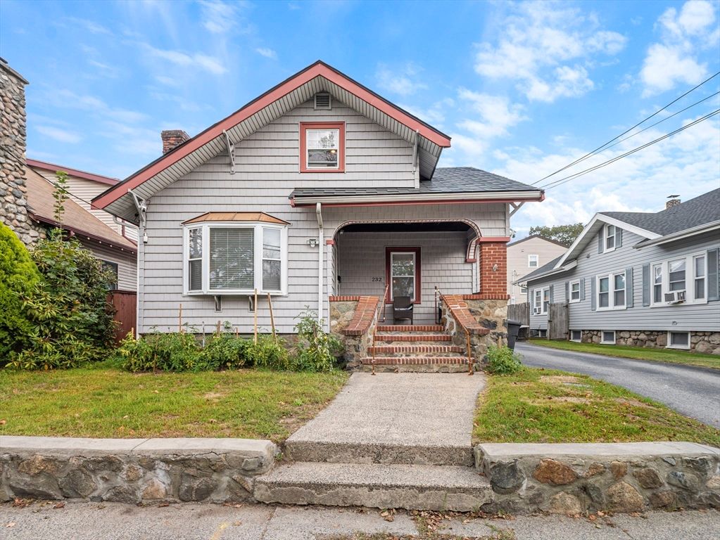 Exterior, Facade, Queen Anne Victorian