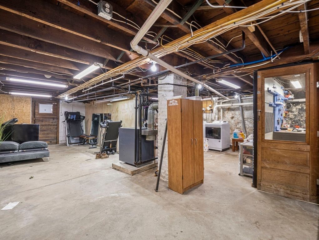 Fitness Equipment, Interior, Washer, Wooden Beams