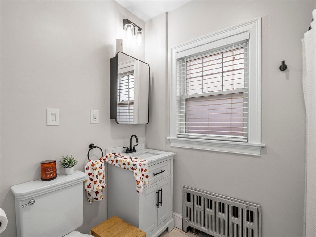 Bathroom, Interior, Tile Countertops
