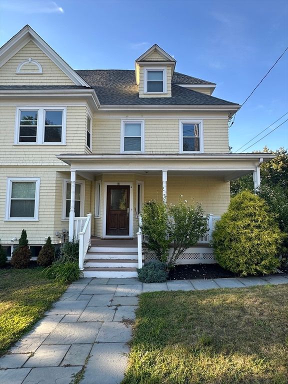Exterior, Facade, American Foursquare