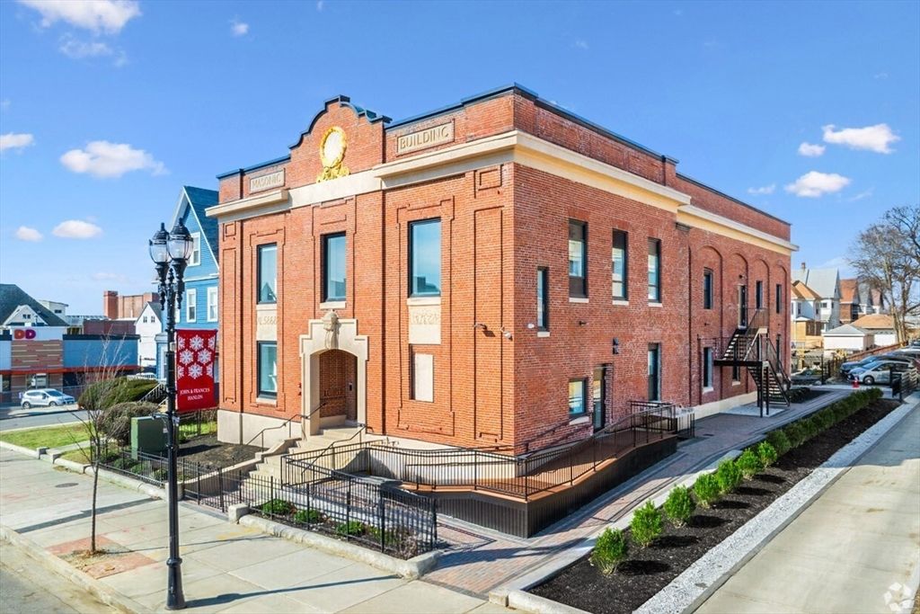 Exterior, Facade, Brick Facade, Rowhouse