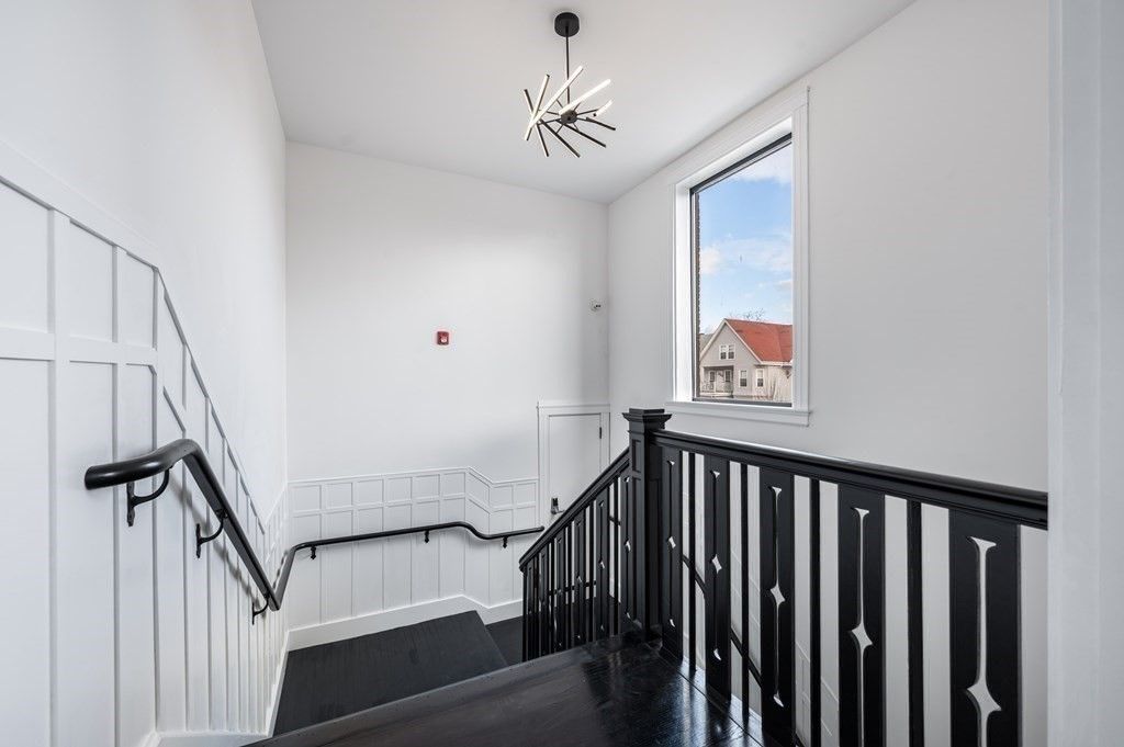 Interior, Pendant Lights, Wood Texture Flooring