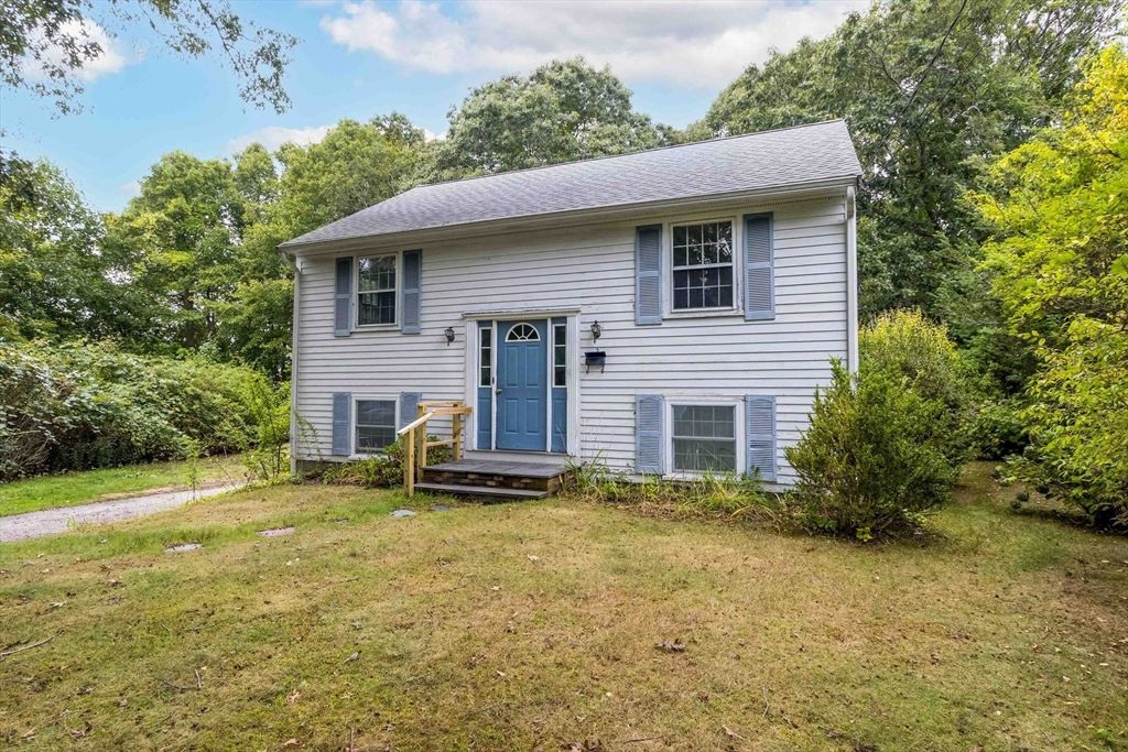 Backyard, Exterior, Facade, Raised Ranch