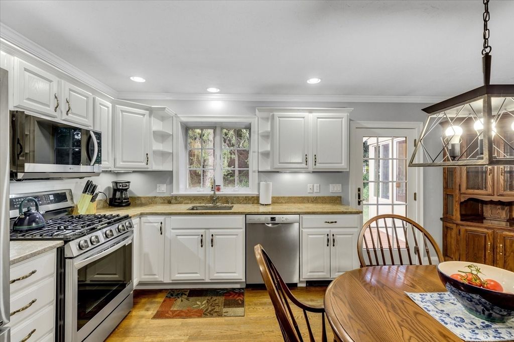 Dining room, Interior, Kitchen, Recessed Lighting, Wood Texture Flooring