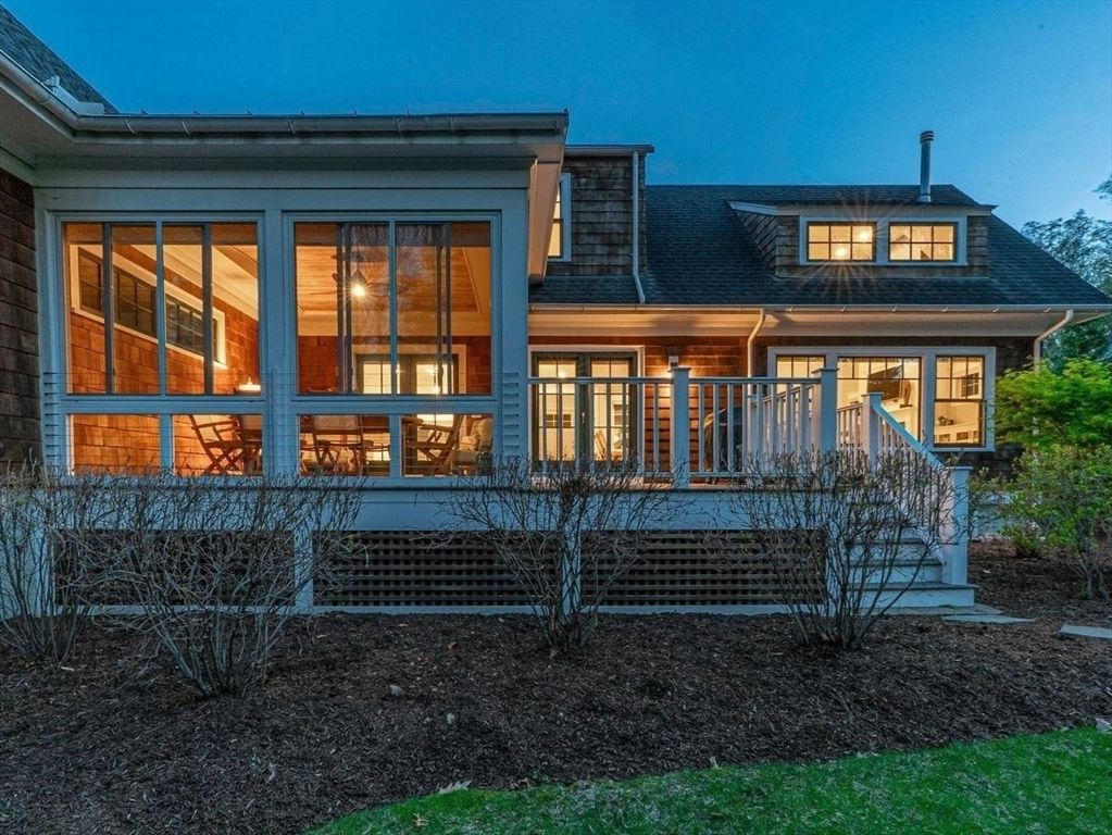 Exterior, Facade, Modern