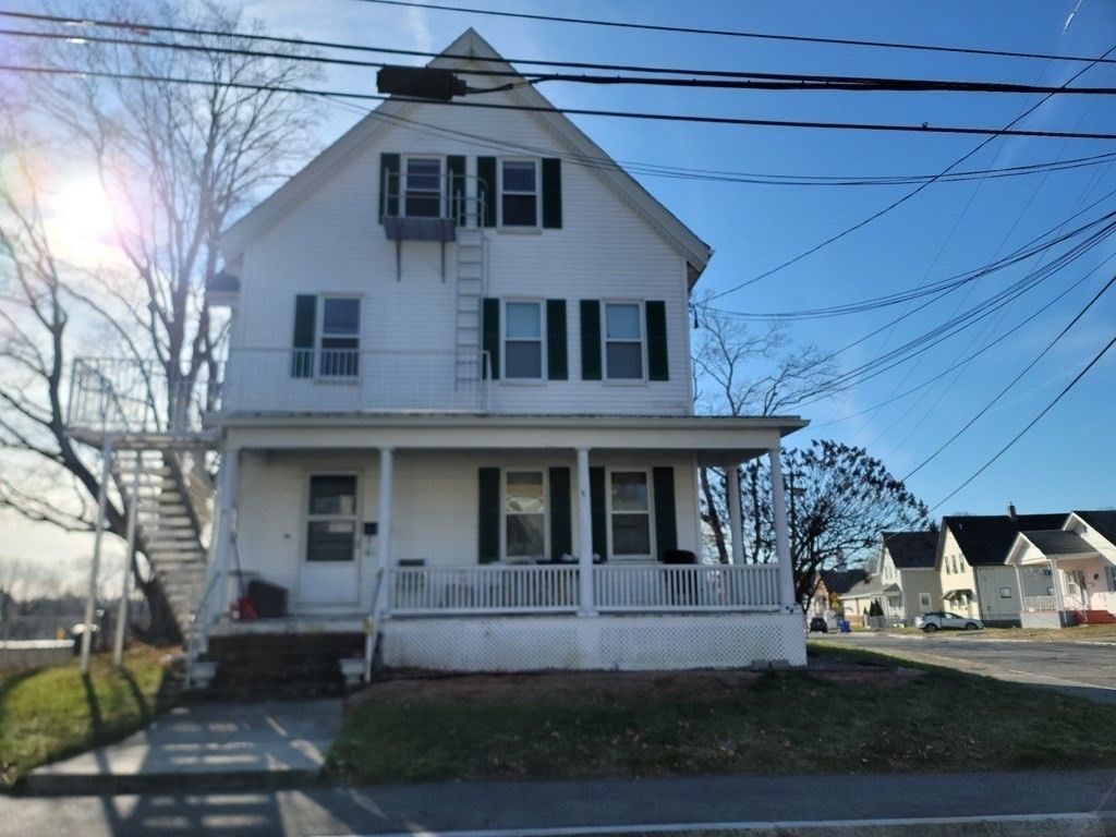 Exterior, Facade, Queen Anne Victorian