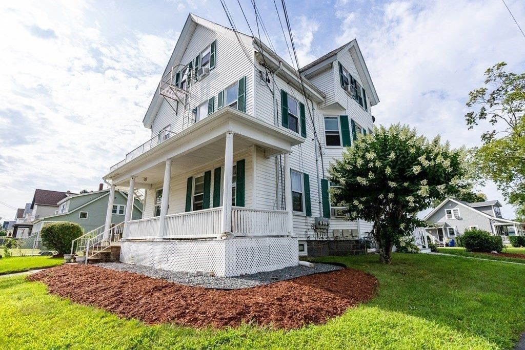Backyard, Exterior, Facade, Queen Anne Victorian