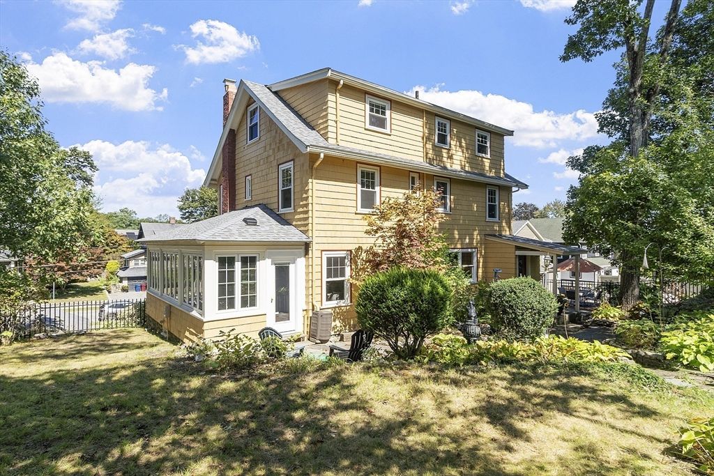 Exterior, Facade, Queen Anne Victorian