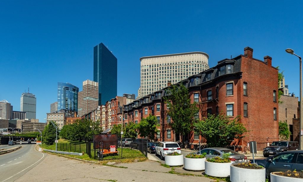 Exterior, Facade, Condo Building