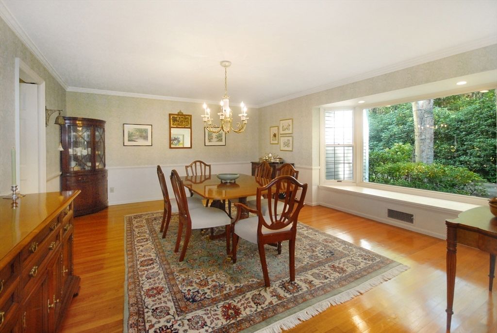 Chandelier, Dining room, Interior, Recessed Lighting, Wood Texture Flooring