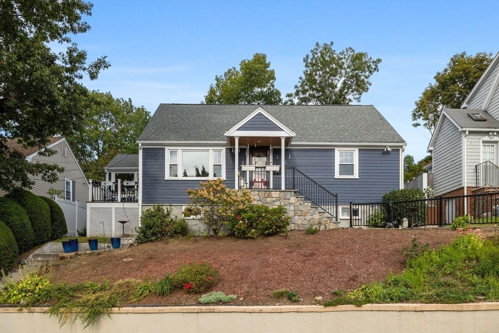 Exterior, Facade, Cape Cod