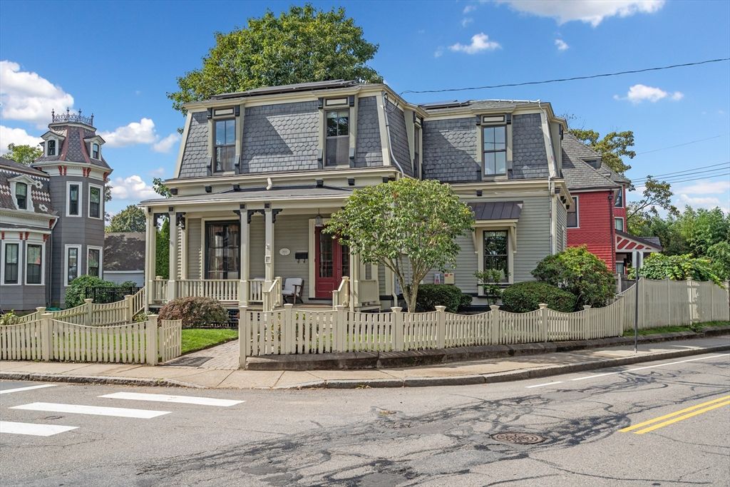 Exterior, Facade, Queen Anne Victorian