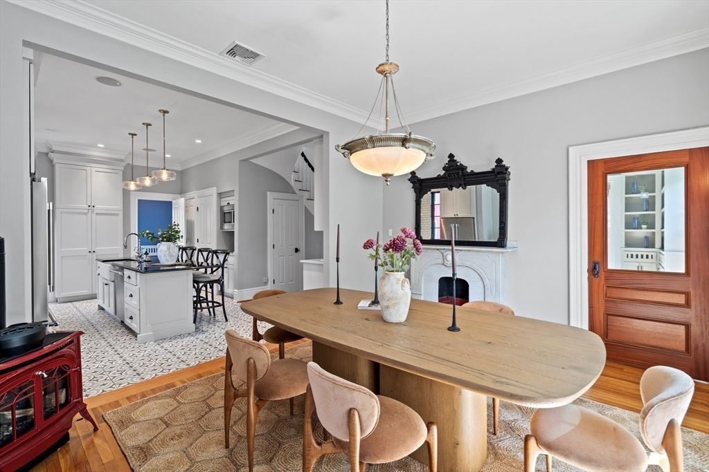 Dining room, Interior, Kitchen, Pendant Lights, Recessed Lighting, Wood Texture Flooring
