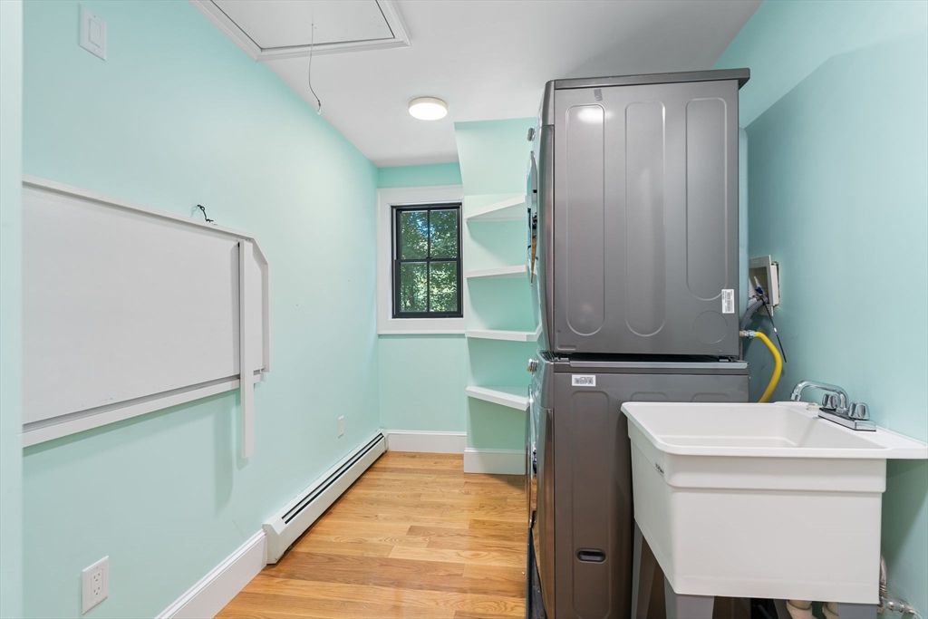 Interior, Washer, Wood Texture Flooring