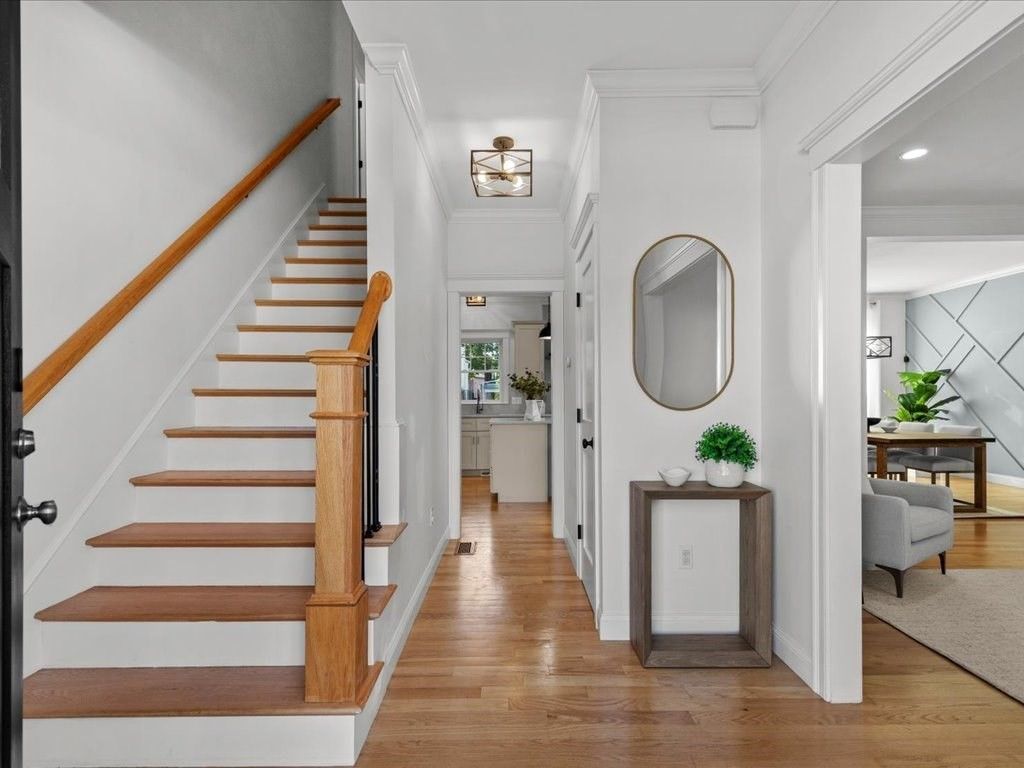 Interior, Recessed Lighting, Wood Texture Flooring