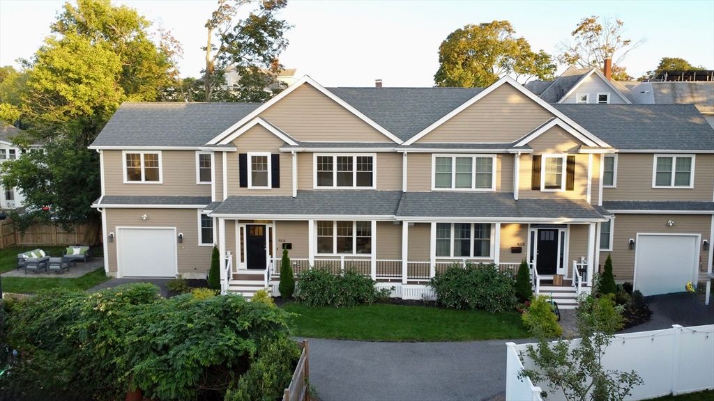 Attached, Exterior, Facade, Rowhouse