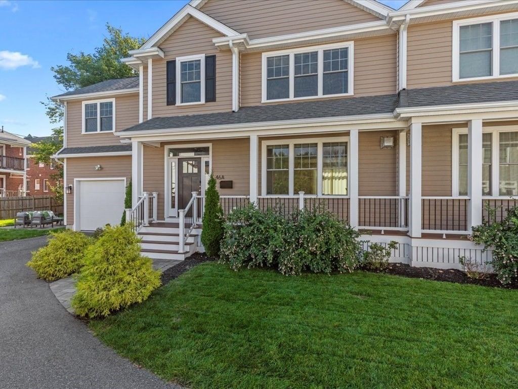 Attached, Exterior, Facade, American Craftsman