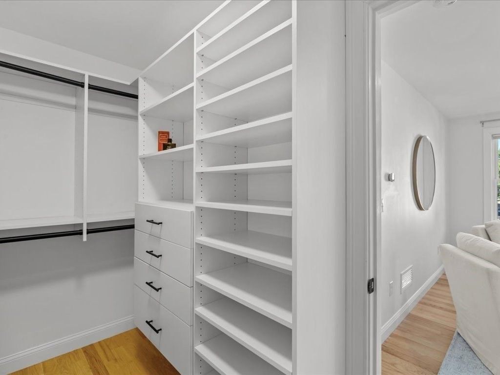 Interior, Walk-in Closets, Wood Texture Flooring