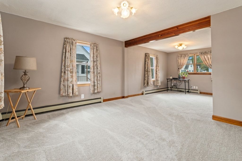 Empty room, Interior, Wooden Beams