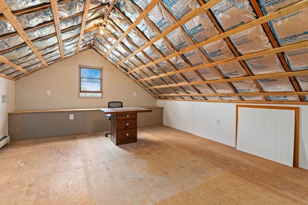 Empty room, Interior, Wooden Beams