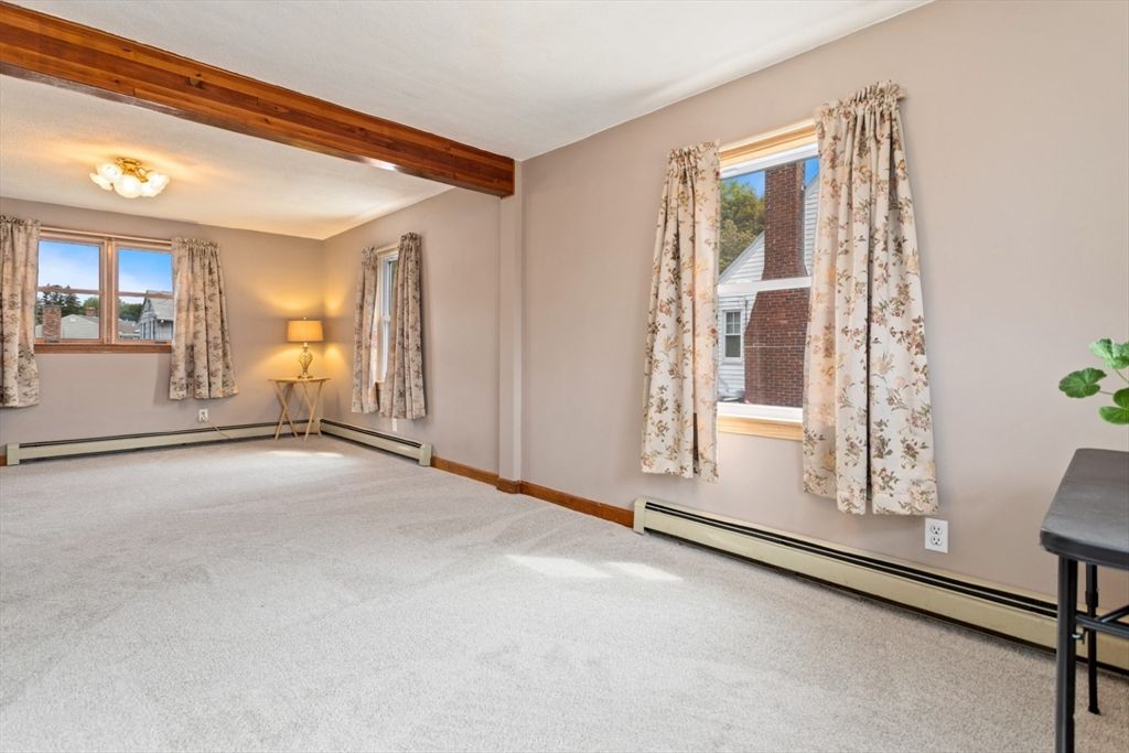 Empty room, Interior, Wooden Beams