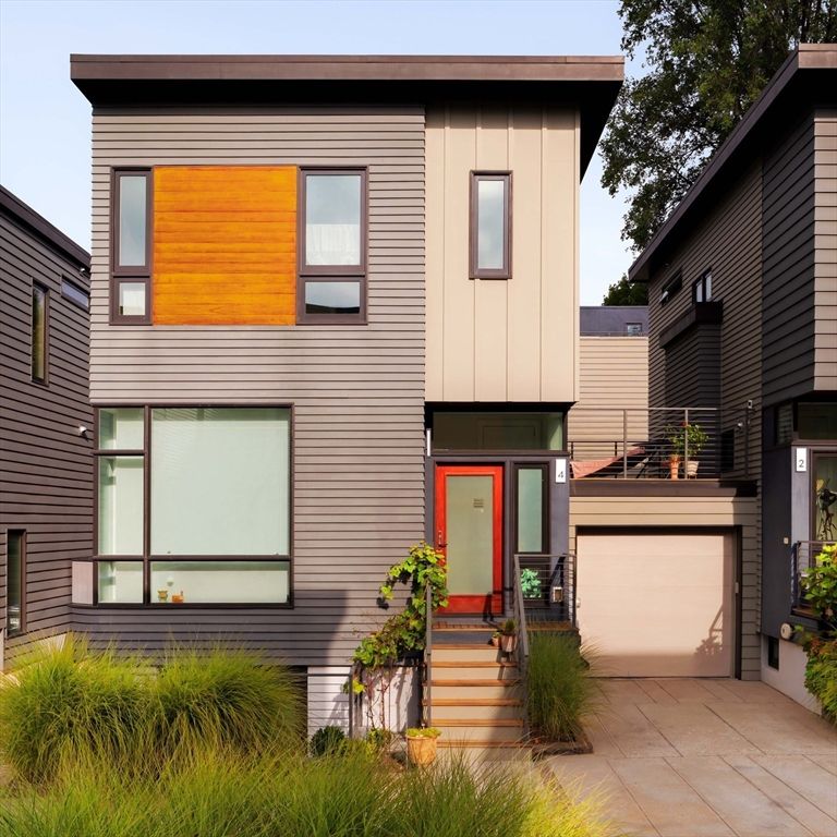 Exterior, Facade, Modern