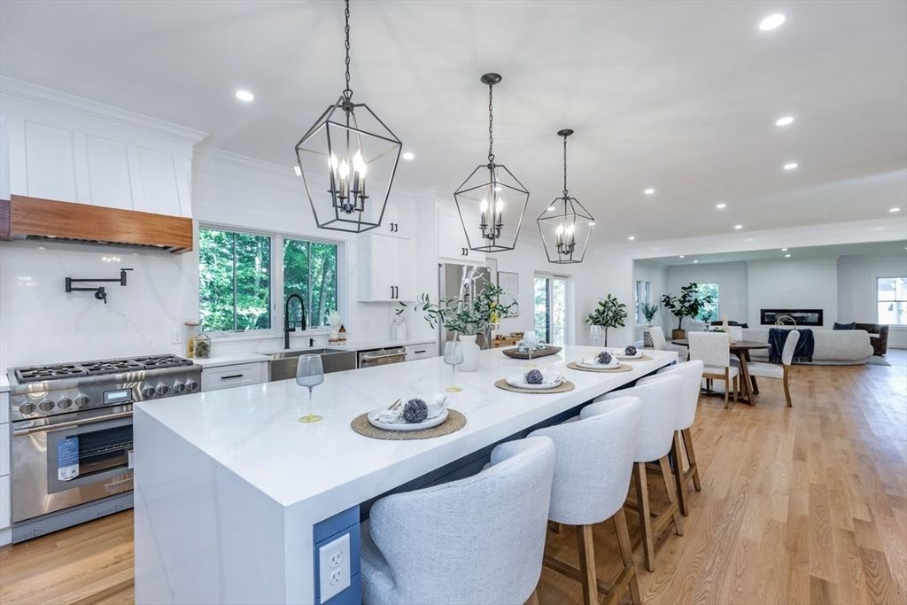 Dining room, Interior, Kitchen, Living room, Pendant Lights, Recessed Lighting, Stainless Steel Appliances, Wood Texture Flooring