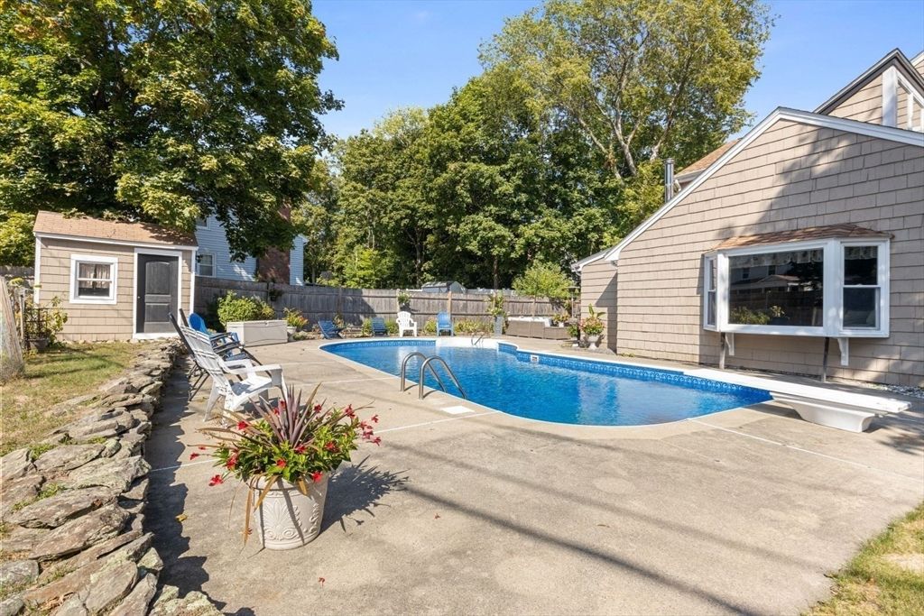 Exterior, Pool