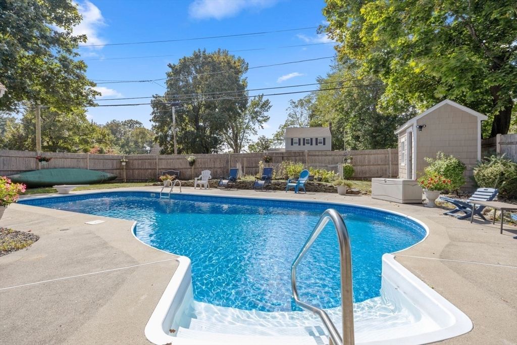 Exterior, Pool