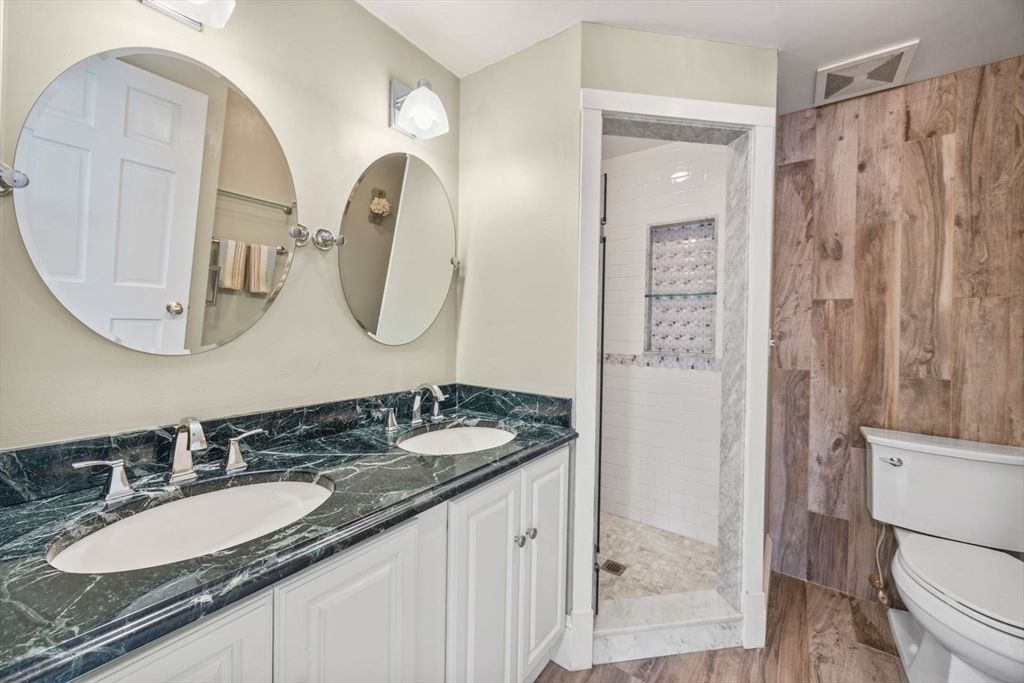 Bathroom, Dual Sink Vanities, Interior, Wood Texture Flooring