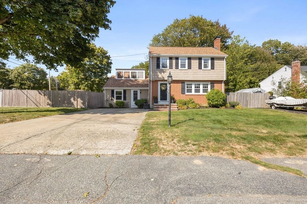Exterior, Facade, Brick Facade, Raised Ranch