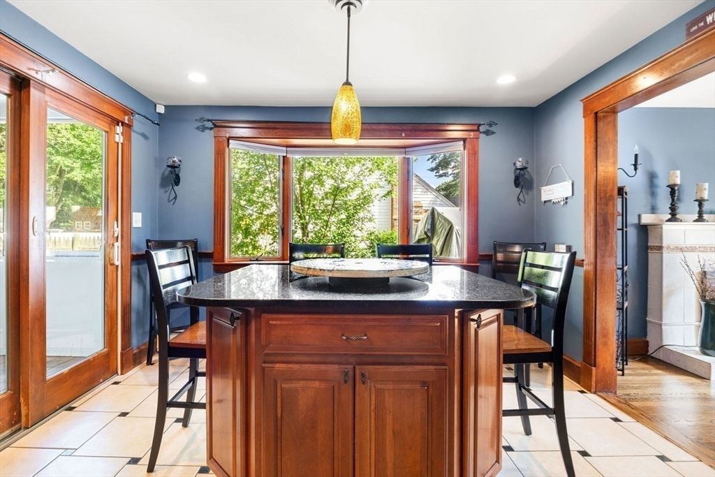 Dining room, Interior, Pendant Lights, Recessed Lighting