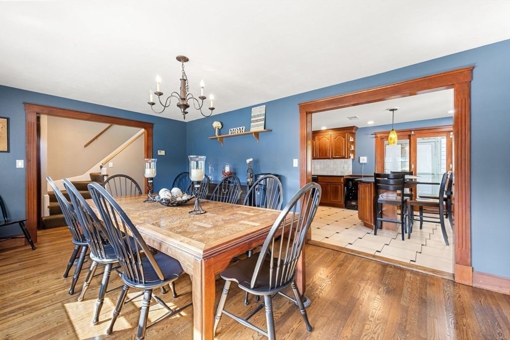 Chandelier, Dining room, Interior, Kitchen, Pendant Lights, Recessed Lighting, Wood Texture Flooring