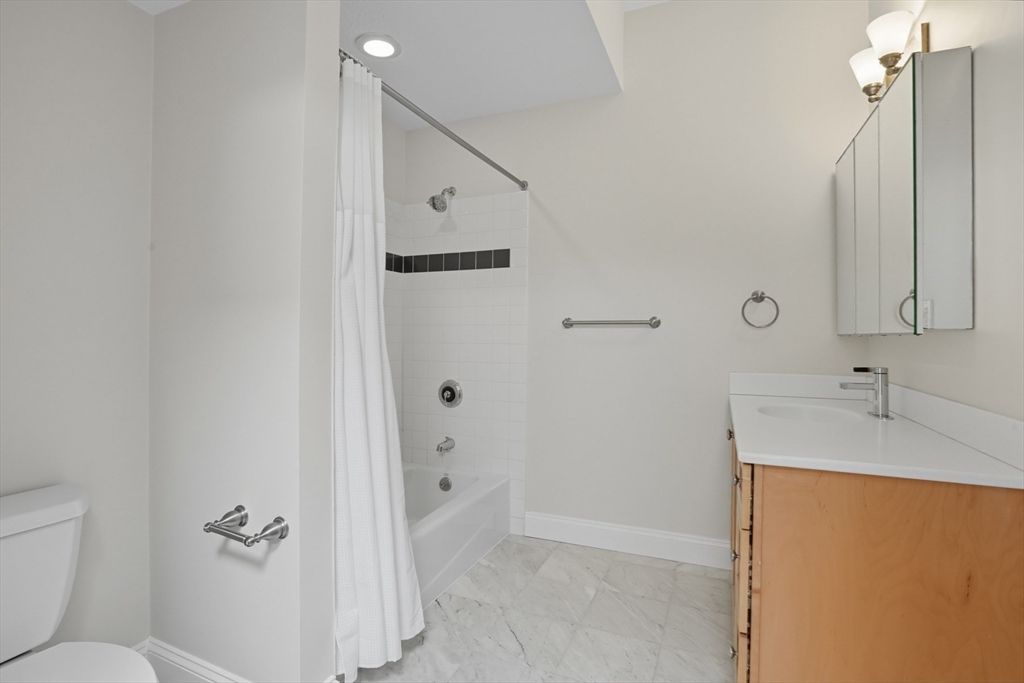 Bathroom, Interior, Marble, Recessed Lighting