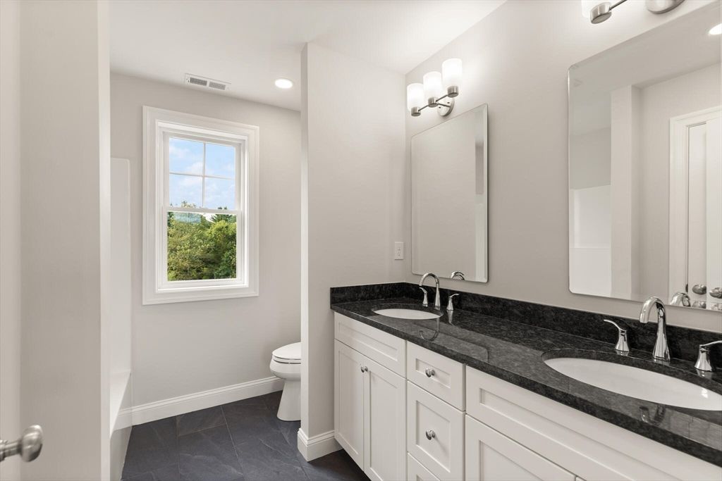 Bathroom, Dual Sink Vanities, Interior, Recessed Lighting
