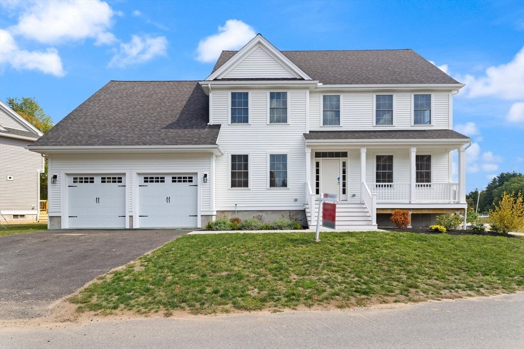 Attached, Exterior, Facade, Farmhouse