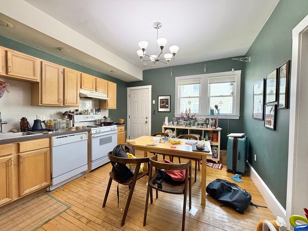 Chandelier, Dining room, Interior, Kitchen, Wood Texture Flooring