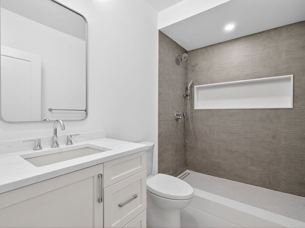 Bathroom, Interior, Recessed Lighting