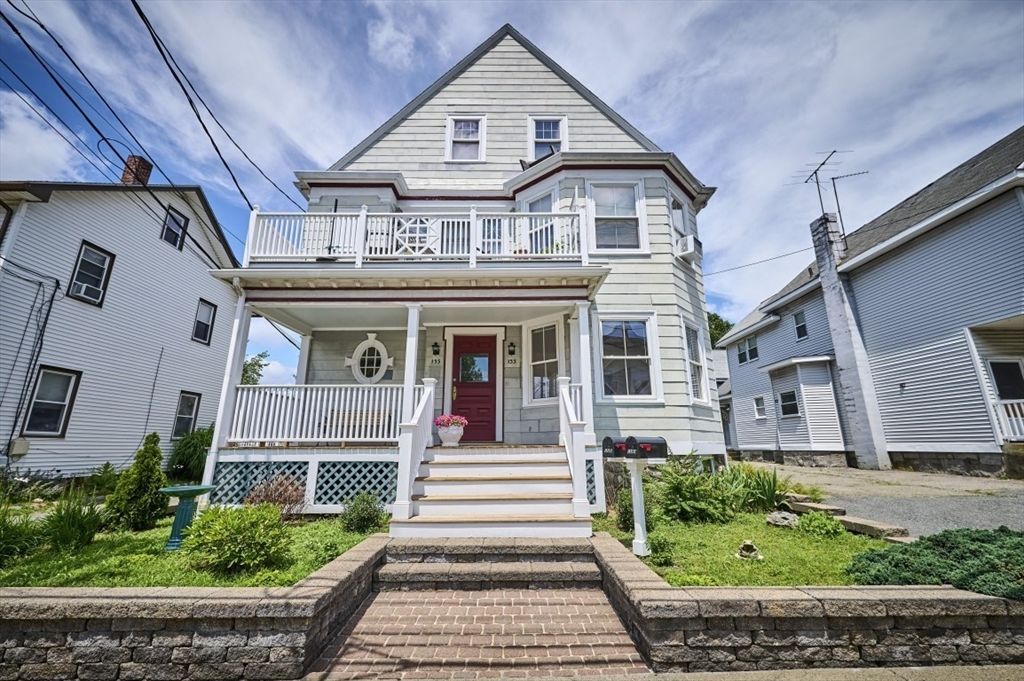 Exterior, Facade, Queen Anne Victorian
