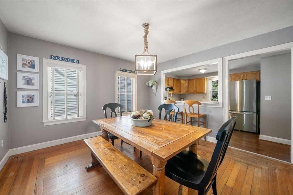 Dining room, Interior, Kitchen, Stainless Steel Appliances, Wood Texture Flooring