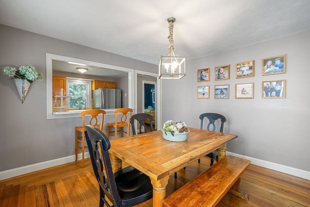 Dining room, Interior, Kitchen, Pendant Lights, Wood Texture Flooring