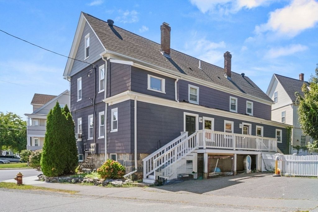 Exterior, Facade, Queen Anne Victorian